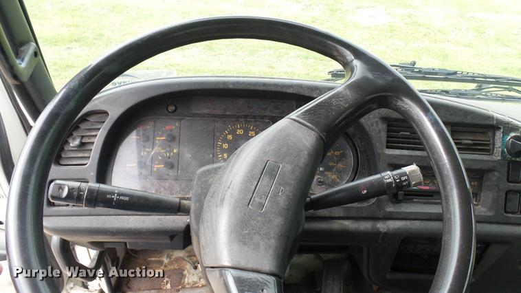 image for item DA7862 1999 GMC T6500 box truck