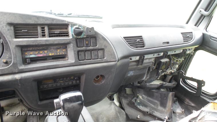 image for item DA7862 1999 GMC T6500 box truck