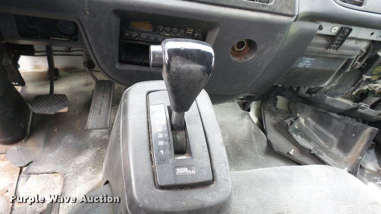 image for item DA7862 1999 GMC T6500 box truck