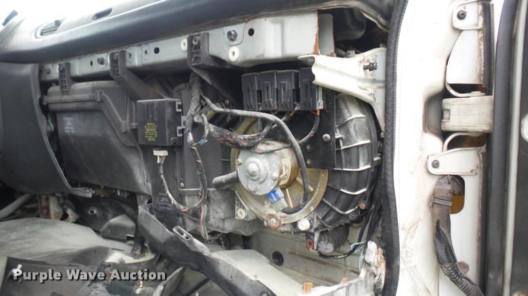image for item DA7862 1999 GMC T6500 box truck