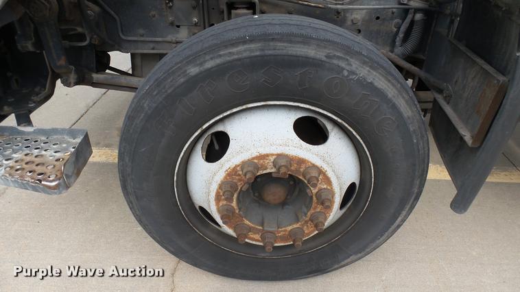 image for item DA7862 1999 GMC T6500 box truck