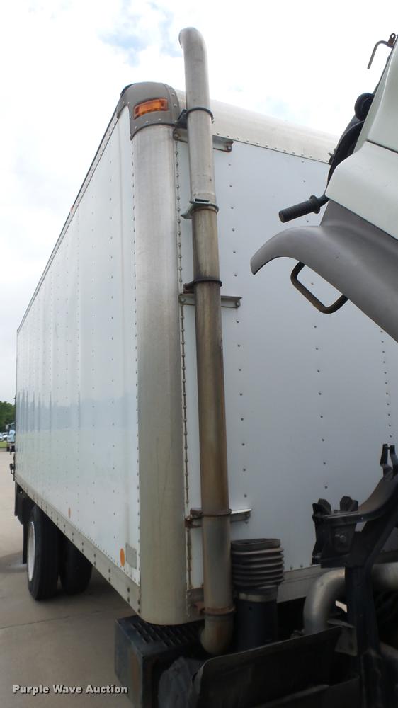 image for item DA7862 1999 GMC T6500 box truck
