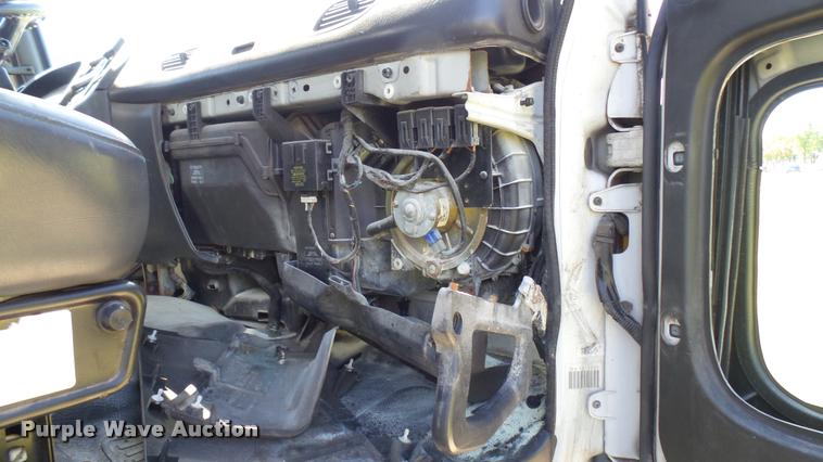 image for item DA7862 1999 GMC T6500 box truck