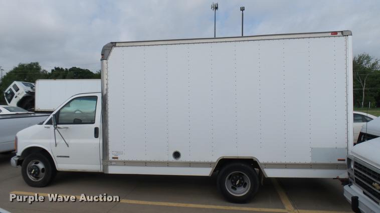image for item DA7865 1999 Chevrolet Express 3500 Cargo box truck