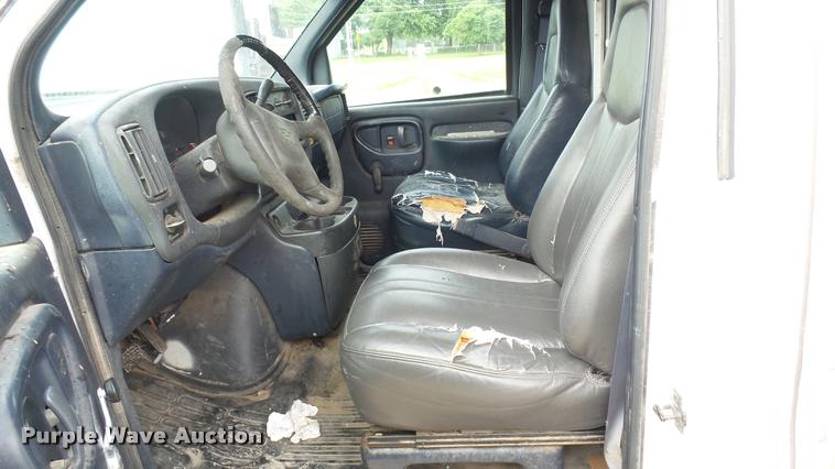 image for item DA7865 1999 Chevrolet Express 3500 Cargo box truck