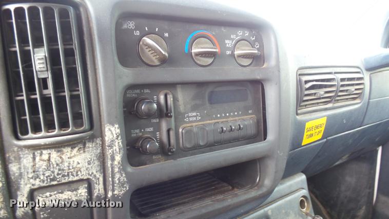 image for item DA7865 1999 Chevrolet Express 3500 Cargo box truck