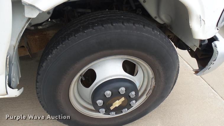 image for item DA7865 1999 Chevrolet Express 3500 Cargo box truck