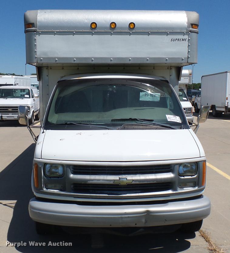 image for item DA7868 2001 Chevrolet Express G3500 box truck