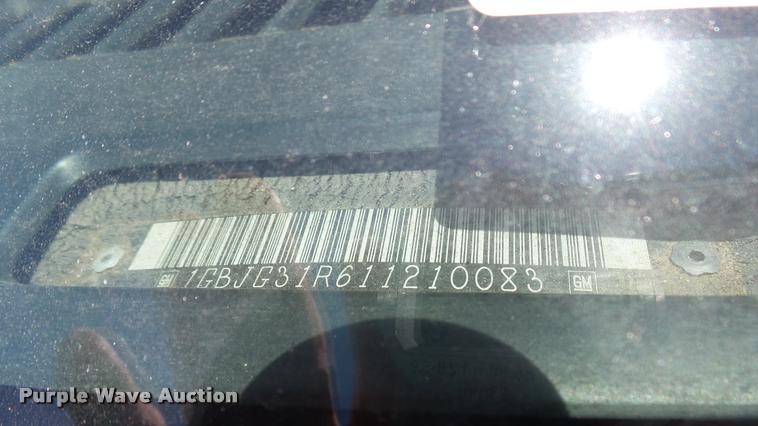 image for item DA7868 2001 Chevrolet Express G3500 box truck