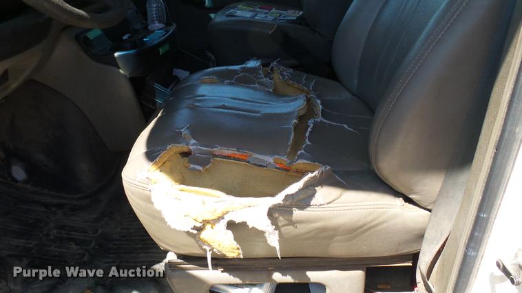 image for item DA7868 2001 Chevrolet Express G3500 box truck