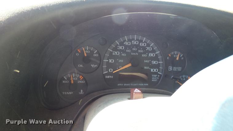 image for item DA7868 2001 Chevrolet Express G3500 box truck