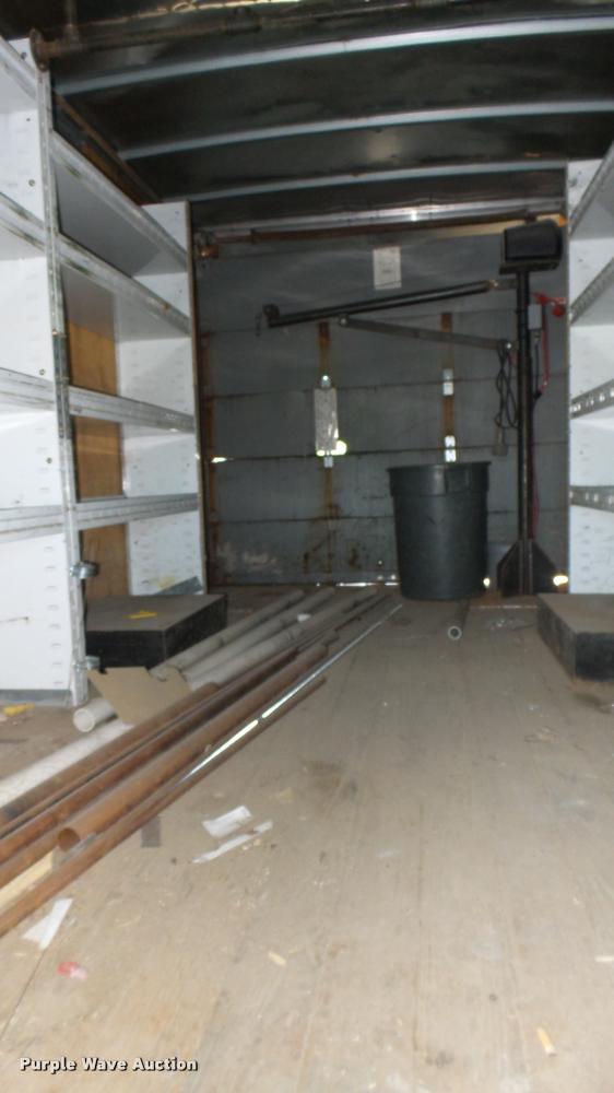 image for item DA7868 2001 Chevrolet Express G3500 box truck