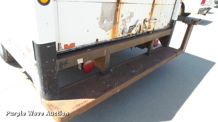 image for item DA7868 2001 Chevrolet Express G3500 box truck