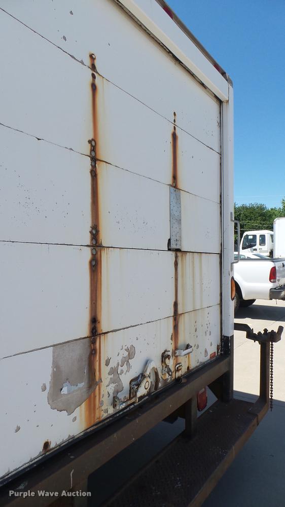 image for item DA7868 2001 Chevrolet Express G3500 box truck