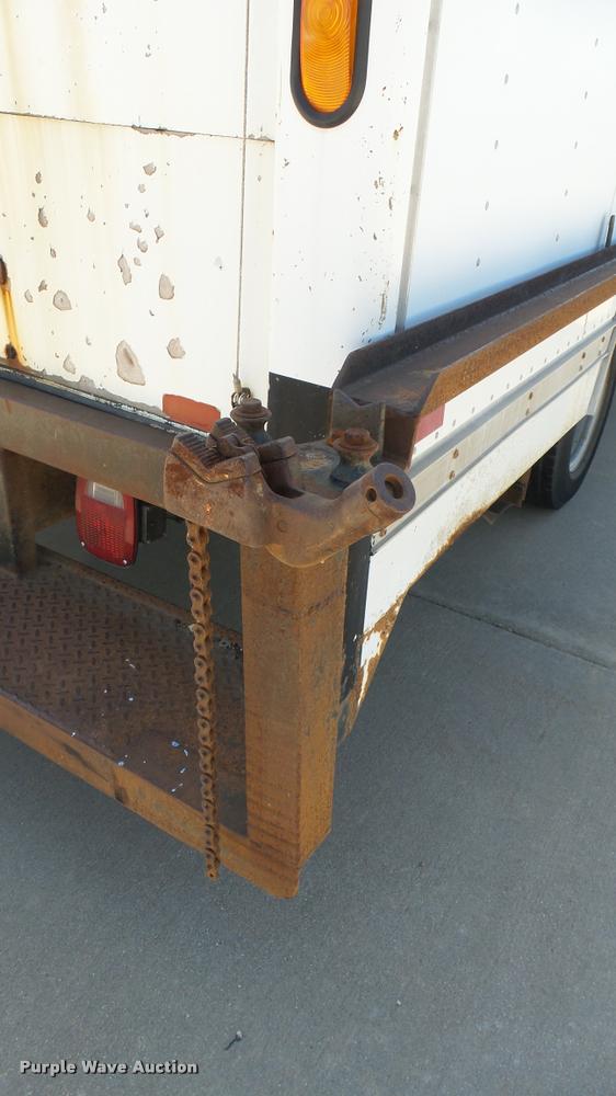 image for item DA7868 2001 Chevrolet Express G3500 box truck