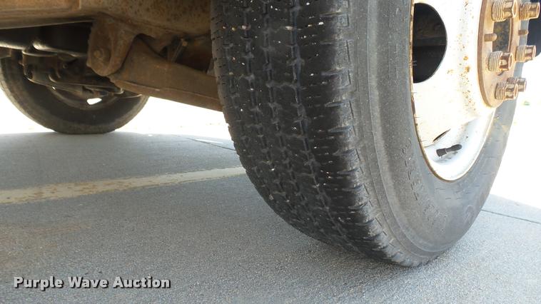 image for item DA7868 2001 Chevrolet Express G3500 box truck