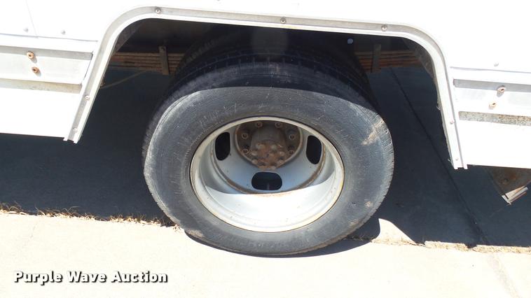 image for item DA7868 2001 Chevrolet Express G3500 box truck