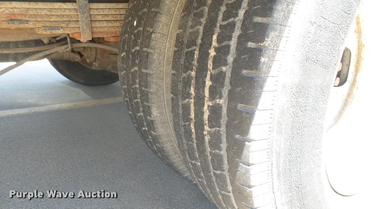 image for item DA7868 2001 Chevrolet Express G3500 box truck