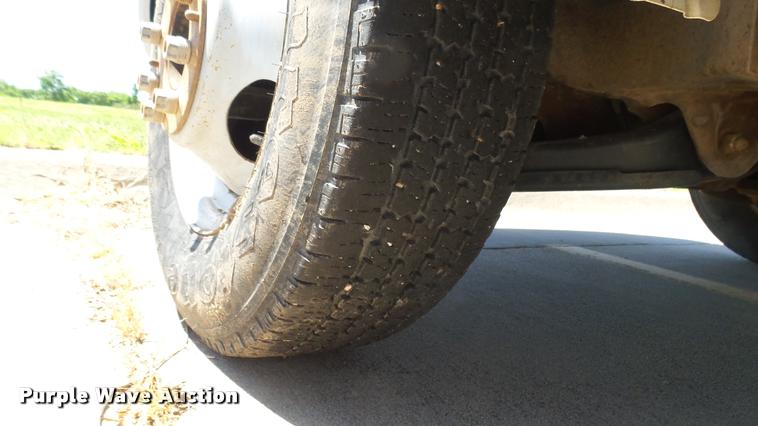 image for item DA7868 2001 Chevrolet Express G3500 box truck