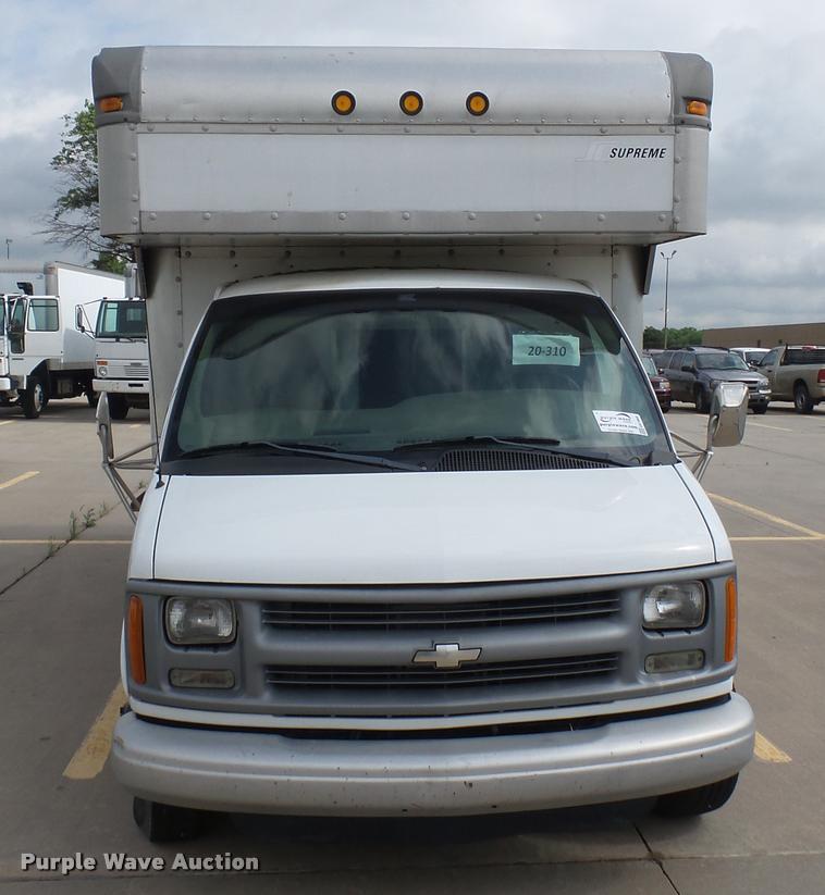 image for item DA7869 2001 Chevrolet Express G3500 box truck