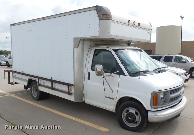 image for item DA7869 2001 Chevrolet Express G3500 box truck
