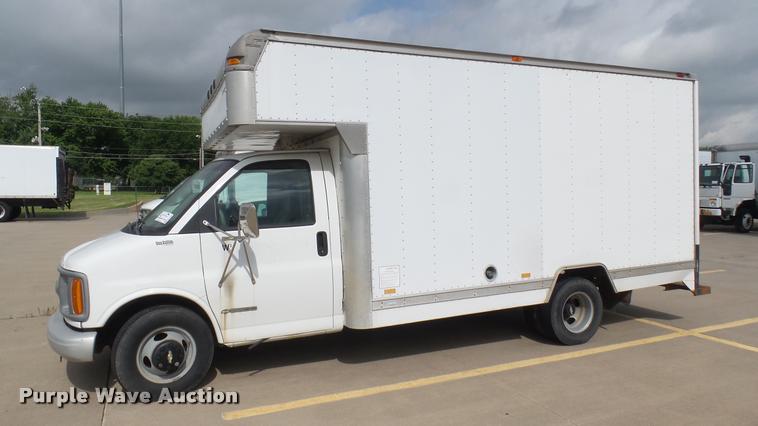 image for item DA7869 2001 Chevrolet Express G3500 box truck