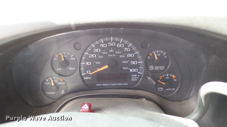 image for item DA7869 2001 Chevrolet Express G3500 box truck