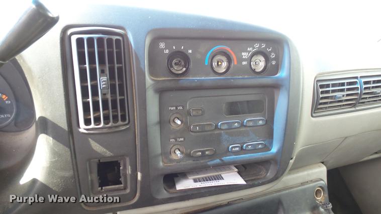 image for item DA7869 2001 Chevrolet Express G3500 box truck