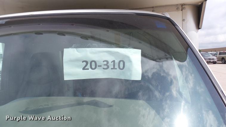 image for item DA7869 2001 Chevrolet Express G3500 box truck