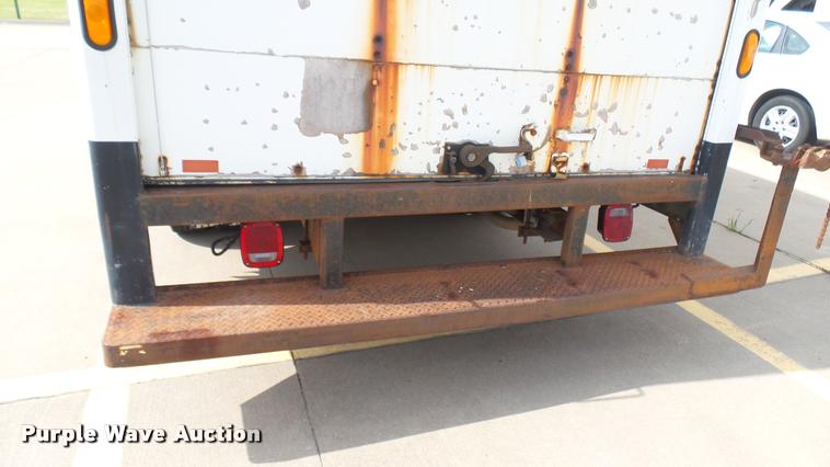 image for item DA7869 2001 Chevrolet Express G3500 box truck