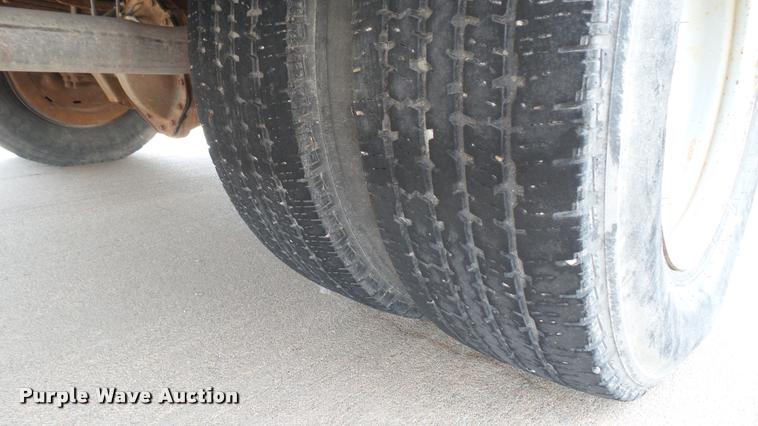 image for item DA7869 2001 Chevrolet Express G3500 box truck