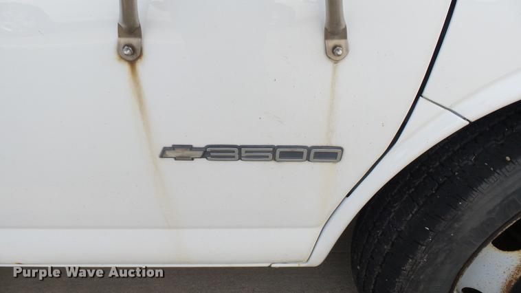image for item DA7869 2001 Chevrolet Express G3500 box truck