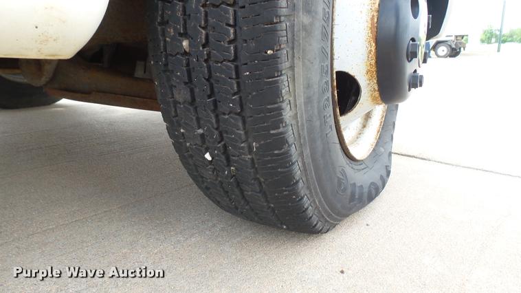 image for item DA7869 2001 Chevrolet Express G3500 box truck