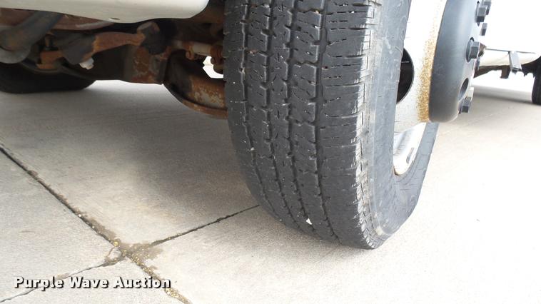 image for item DA7869 2001 Chevrolet Express G3500 box truck