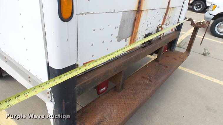 image for item DA7869 2001 Chevrolet Express G3500 box truck