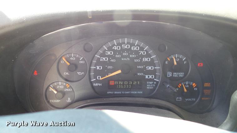 image for item DA7869 2001 Chevrolet Express G3500 box truck