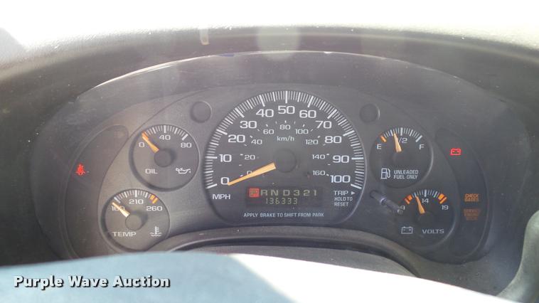 image for item DA7869 2001 Chevrolet Express G3500 box truck