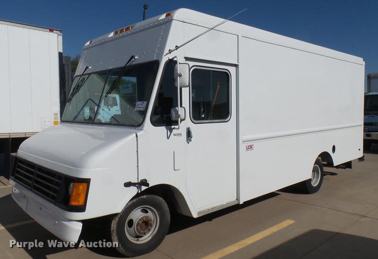 image for item DA7872 2003 Workhorse P42 delivery truck
