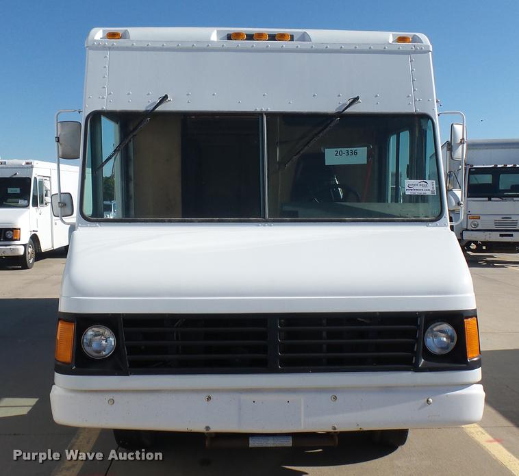 image for item DA7872 2003 Workhorse P42 delivery truck