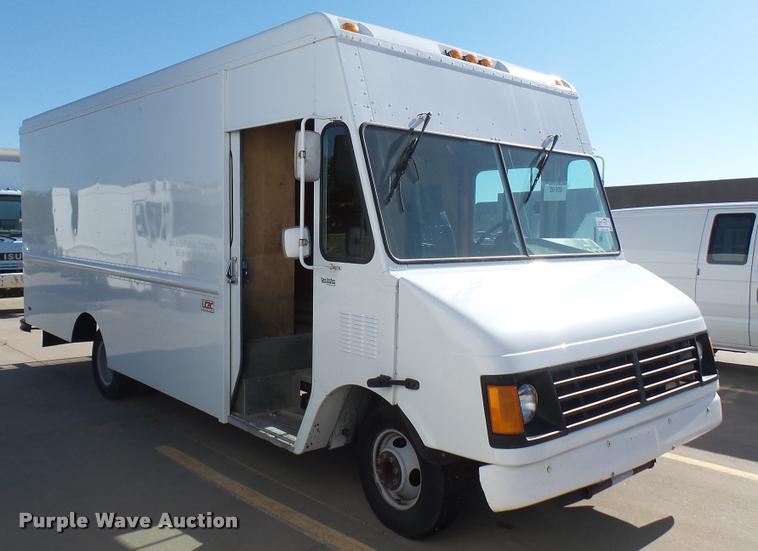 image for item DA7872 2003 Workhorse P42 delivery truck