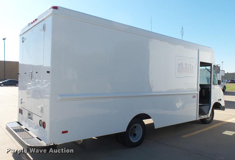 image for item DA7872 2003 Workhorse P42 delivery truck