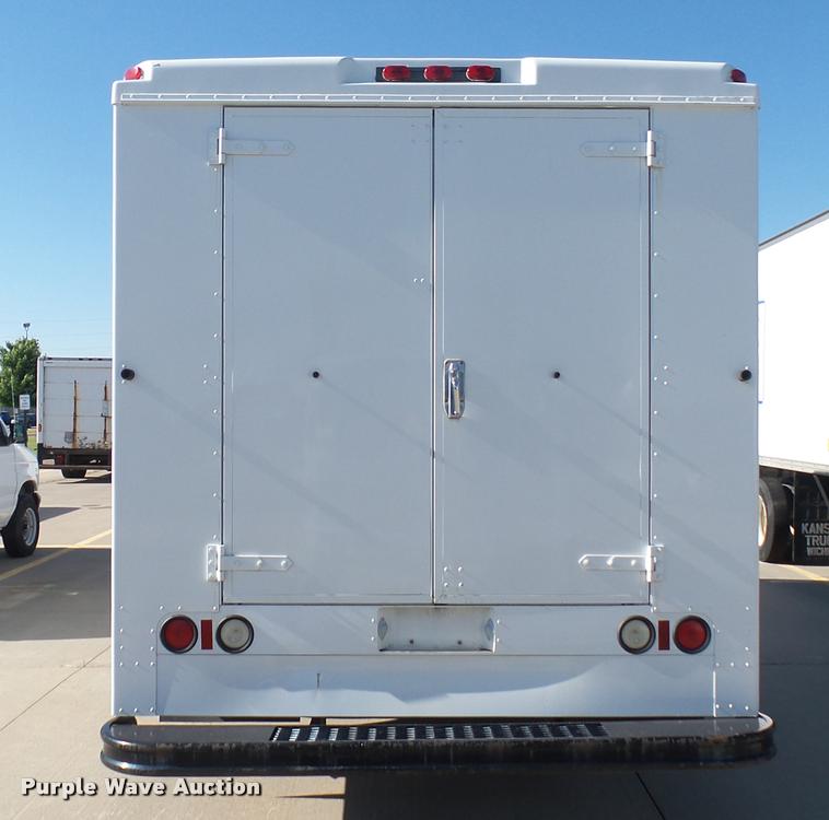 image for item DA7872 2003 Workhorse P42 delivery truck