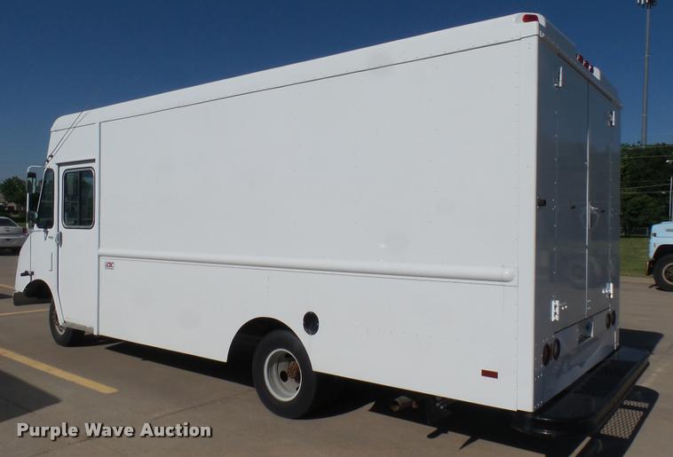 image for item DA7872 2003 Workhorse P42 delivery truck