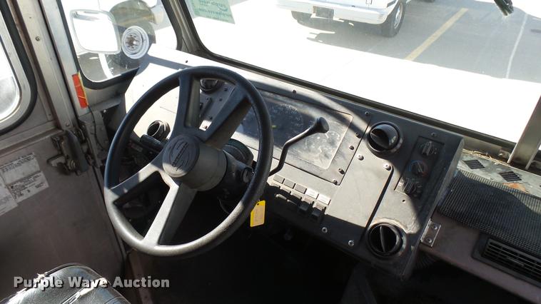 image for item DA7872 2003 Workhorse P42 delivery truck