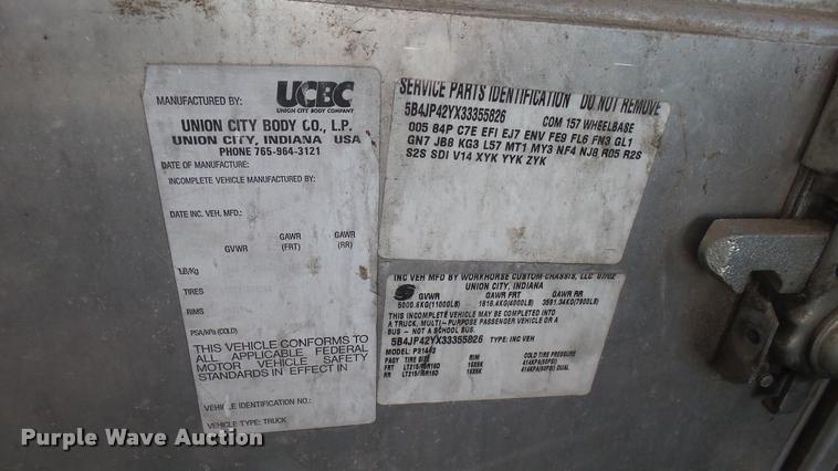 image for item DA7872 2003 Workhorse P42 delivery truck