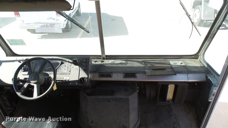 image for item DA7872 2003 Workhorse P42 delivery truck