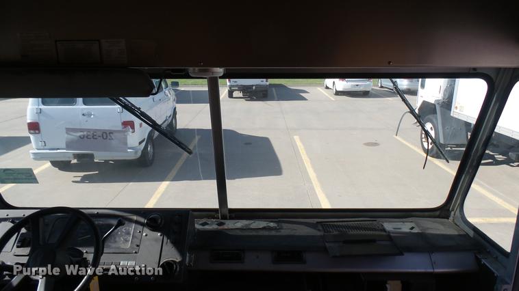 image for item DA7872 2003 Workhorse P42 delivery truck