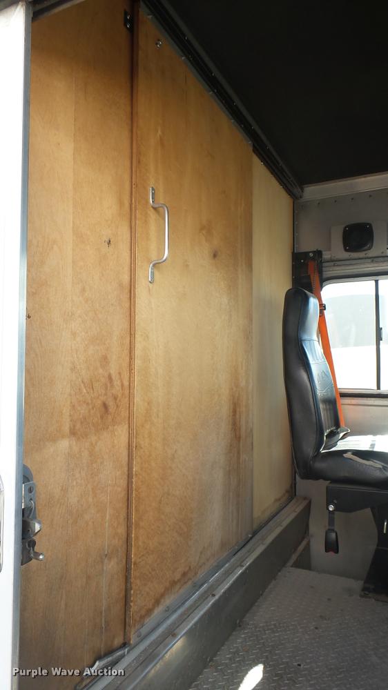 image for item DA7872 2003 Workhorse P42 delivery truck