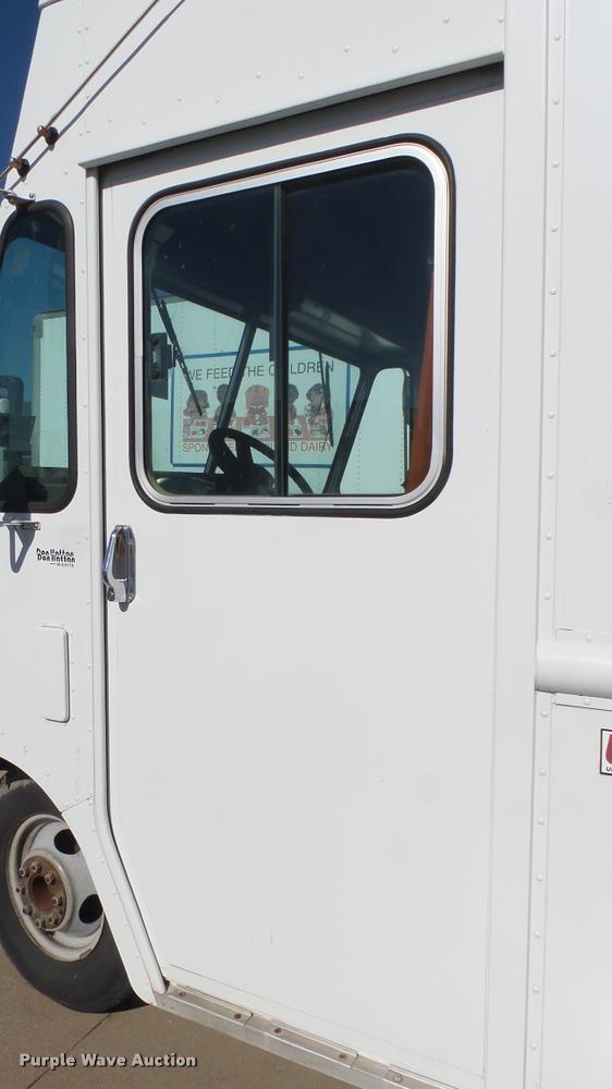 image for item DA7872 2003 Workhorse P42 delivery truck
