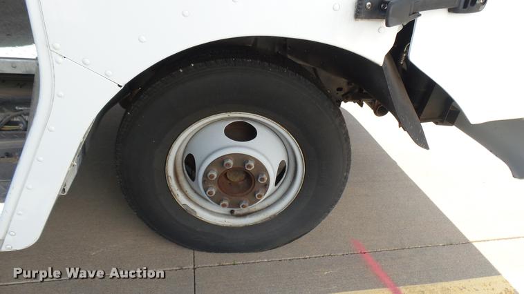 image for item DA7872 2003 Workhorse P42 delivery truck